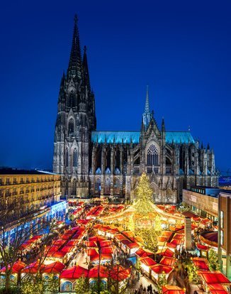 Lorsque ma femme Judy et moi vivions à Wezembeek-Oppem, nous aimions visiter le marché de Noël de Bruxelles chaque année. Après quelques années, nous avons décidé d'explorer d'autres marchés de Noël  - Cologne en Allemagne semblait une bonne alternative.
